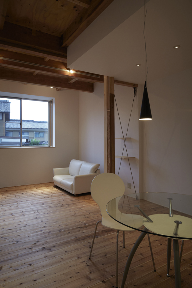 �C�w�@�̉Ɖ����H���ʐ^�P